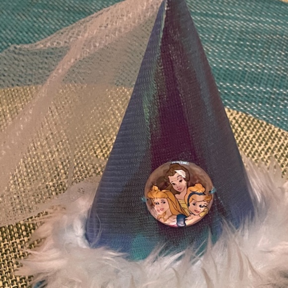 Disney Princess costume hat for dogs - Small - Picture 4 of 5